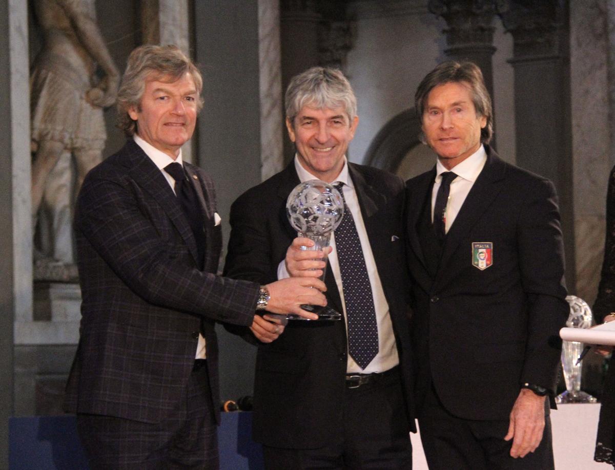 Oriali compie 70 anni, “Una vita da mediano” (Ligabue), l’Inter, il Mondiale ’82 e… Oriali compie 70 anni, “Una vita da mediano” (Ligabue), l’Inter, il Mondiale ’82 e…