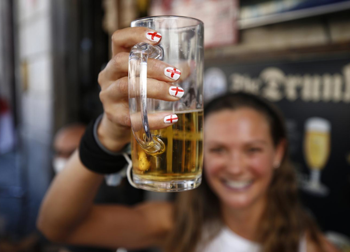 Mondiali Qatar 2022, niente birra negli stadi? Budweiser alla Fifa: 50 milioni di risarcimento Mondiali Qatar 2022, niente birra negli stadi? Budweiser alla Fifa: 50 milioni di risarcimento
