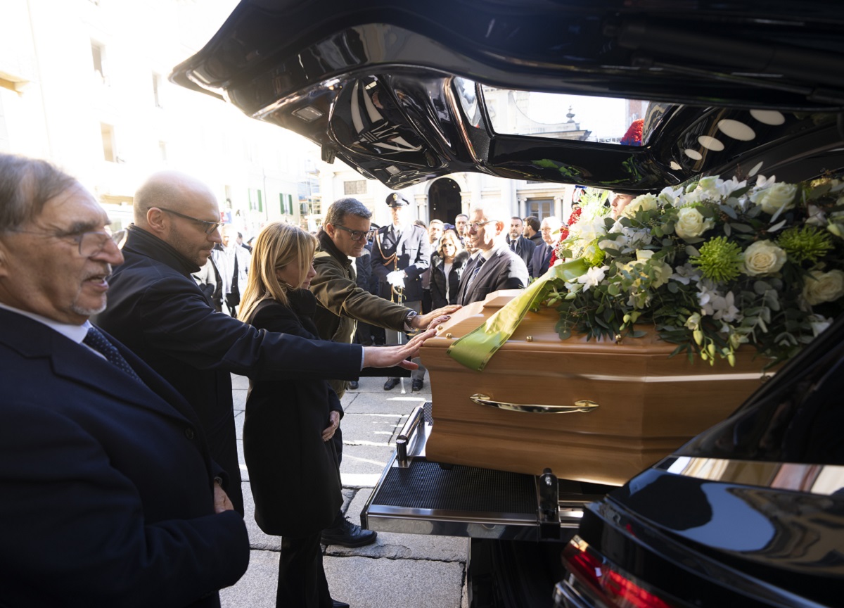Funerali Roberto Maroni a Varese. Presente anche Giorgia Meloni. FOTO Funerali Roberto Maroni a Varese. Presente anche Giorgia Meloni. FOTO