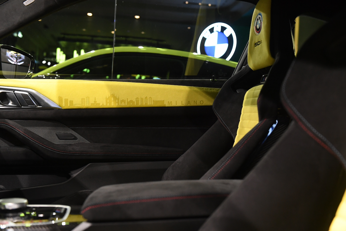 BMW svela la M4 Competiton one-off con interni firmati Alcantara
