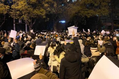 Cina, proteste anti Covid senza precedenti. Ma Xi raddoppia il controllo