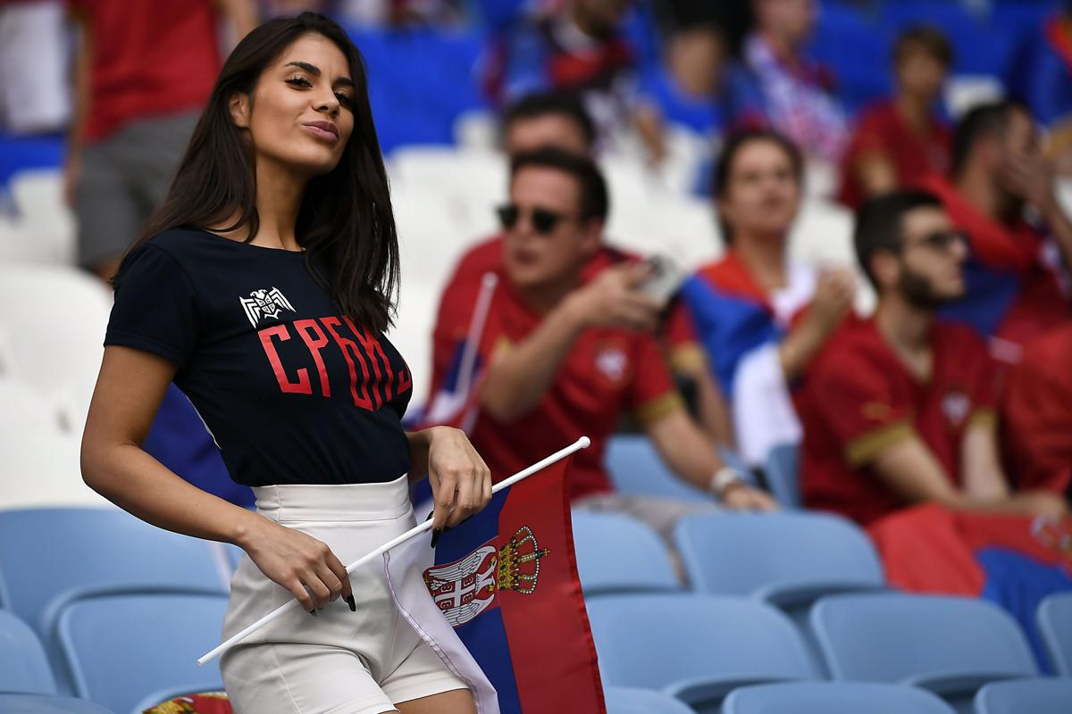 Mondiali Qatar 2022, la tifosa serba erede di Larissa Riquelme. Le foto