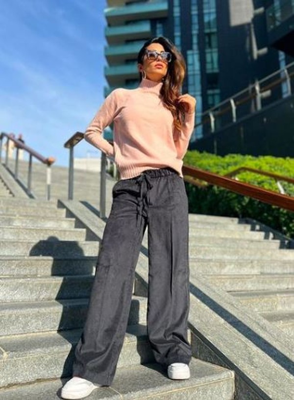 Federica Nargi in minigonna, un particolare non sfugge ai fan… FOTO Federica Nargi in minigonna, un particolare non sfugge ai fan… FOTO