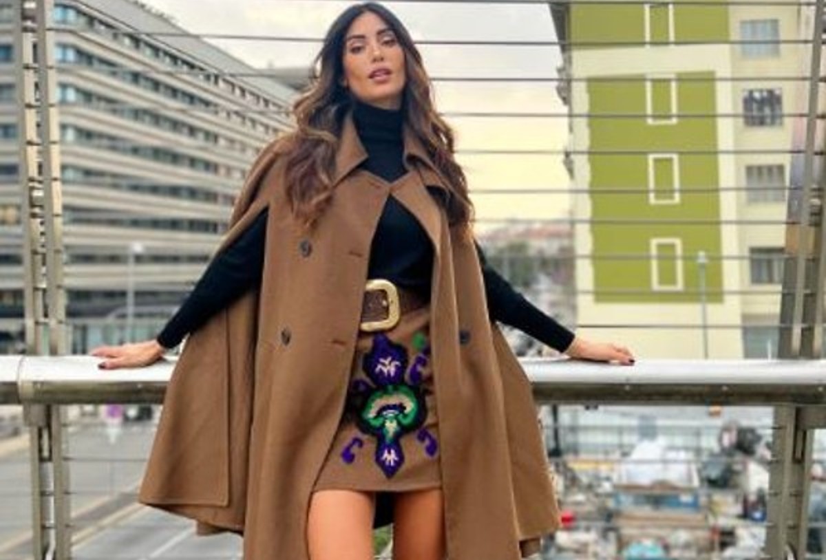 Federica Nargi in minigonna, un particolare non sfugge ai fan… FOTO Federica Nargi in minigonna, un particolare non sfugge ai fan… FOTO