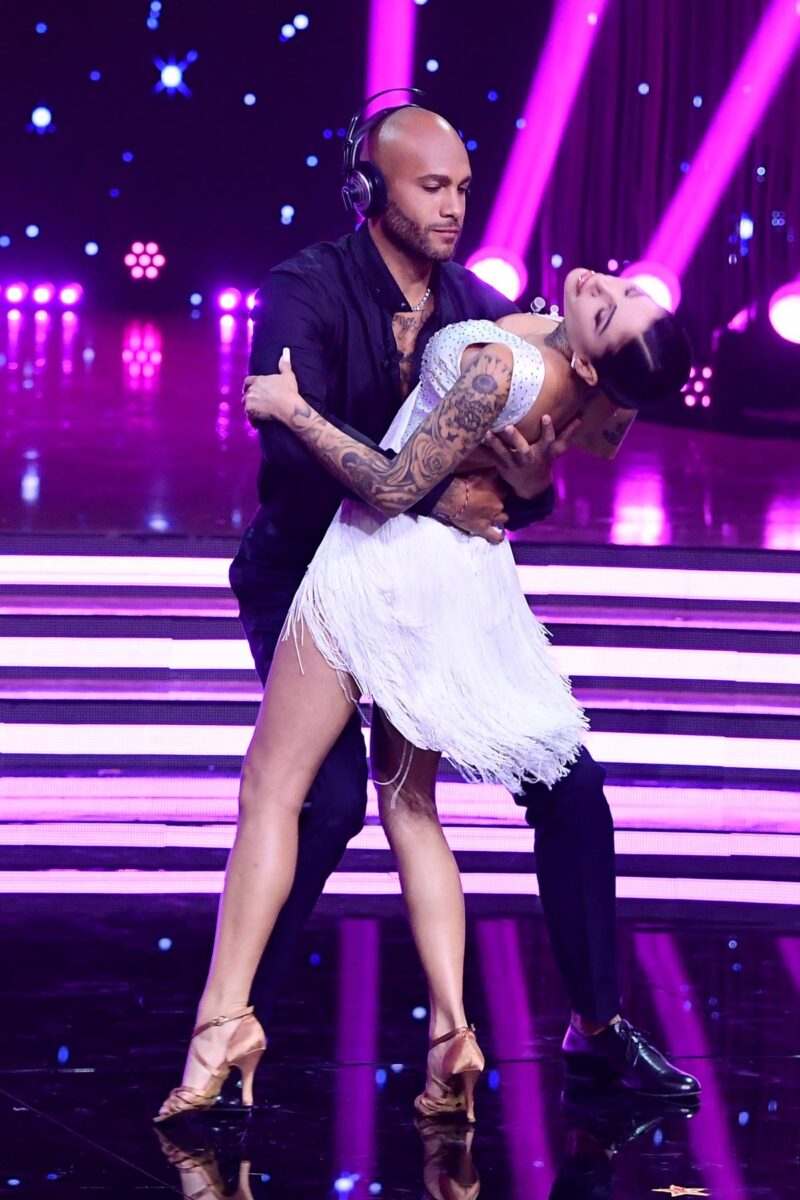 Nicole Daza e Marcell Jacobs, che show a Ballando con le Stelle 2022 Nicole Daza e Marcell Jacobs, che show a Ballando con le Stelle 2022