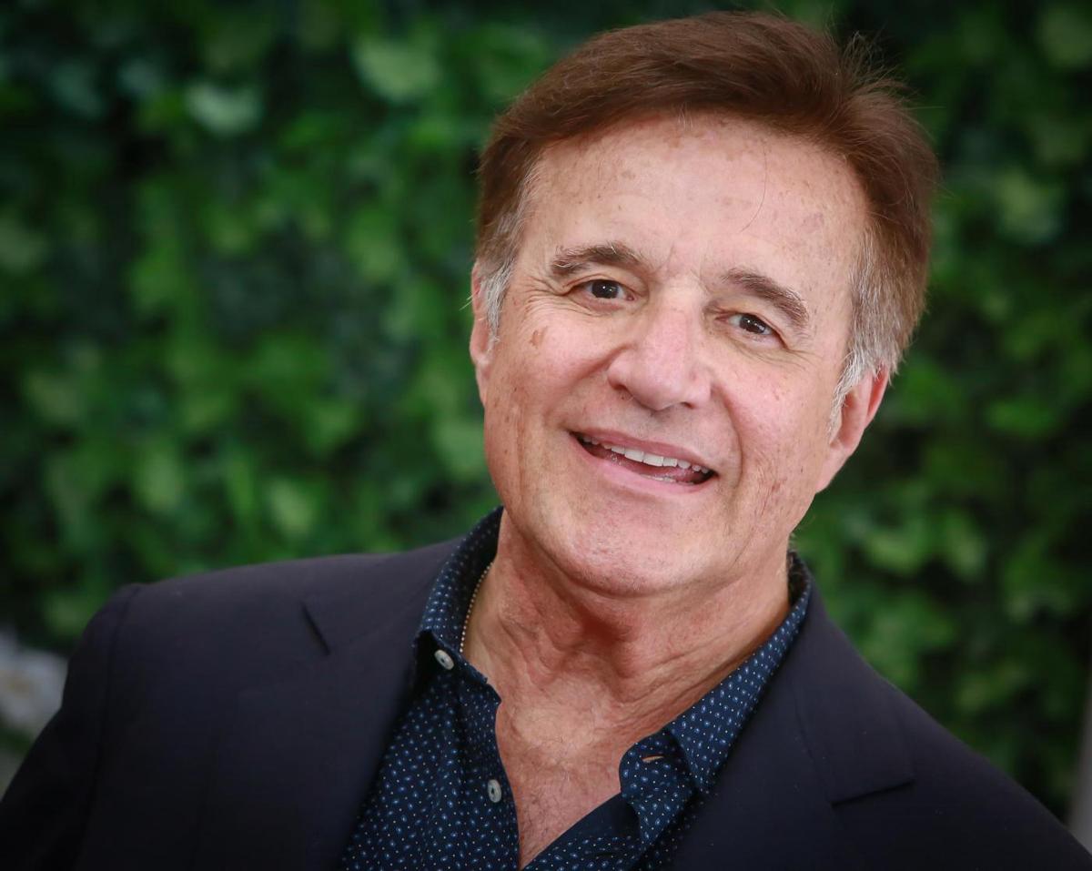 Christian De Sica lancia il cinepanettone “Natale a tutti i costi” su Netflix Christian De Sica lancia il cinepanettone “Natale a tutti i costi” su Netflix