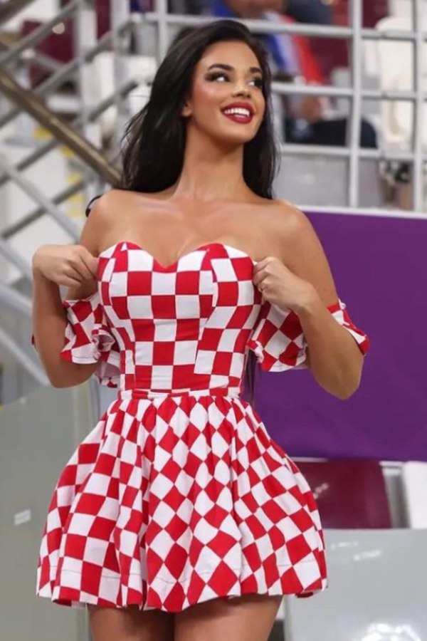 Ivana Knoll, curve pericolose: tifosa croata rischia l’arresto ai Mondiali in Qatar 2022 Ivana Knoll, curve pericolose: tifosa croata rischia l’arresto ai Mondiali in Qatar 2022