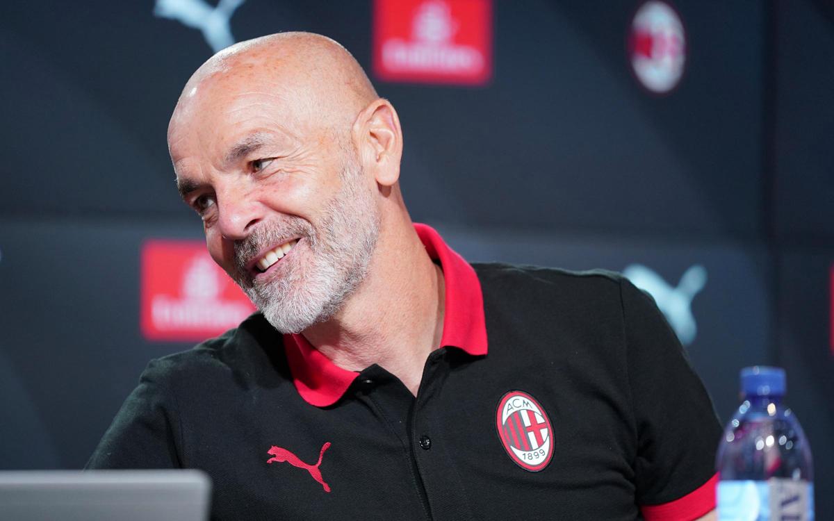 Stefano Pioli vince il “Gentleman Allenatore Gigi Simoni 2021/2022” Stefano Pioli vince il “Gentleman Allenatore Gigi Simoni 2021/2022”