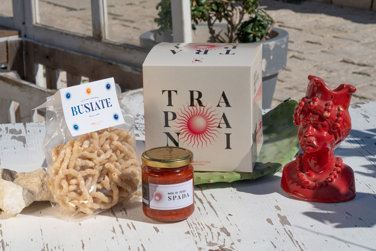 I sapori della Sicilia? In un cubo per Natale: da Modica all’Etna, Bronte e… I sapori della Sicilia? In un cubo per Natale: da Modica all’Etna, Bronte e…