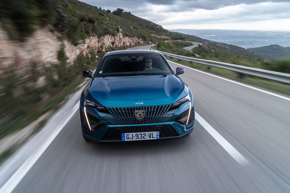 Nuova Peugeot 408, fascino unico e inaspettato Nuova Peugeot 408, fascino unico e inaspettato
