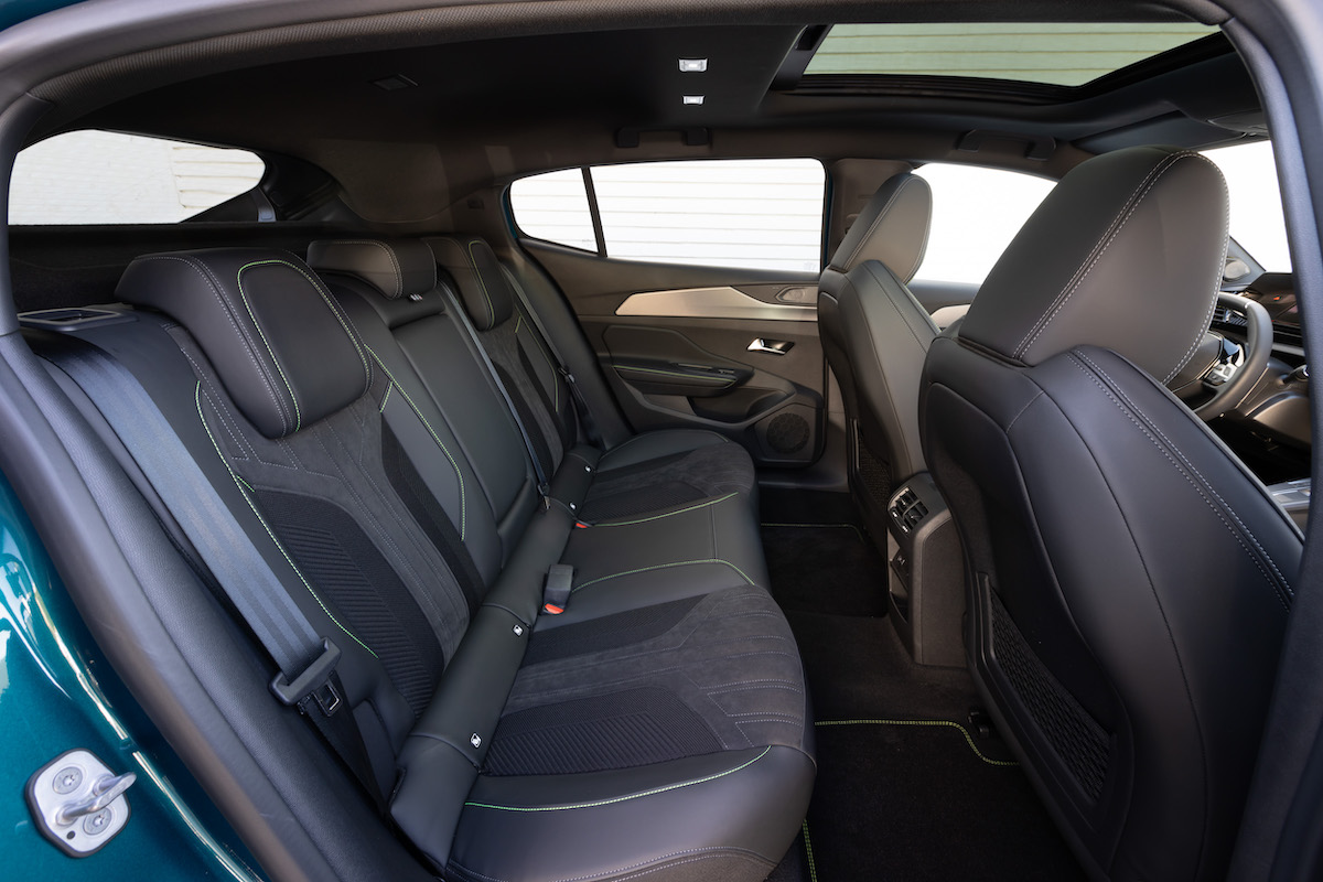 Nuova Peugeot 408, fascino unico e inaspettato Nuova Peugeot 408, fascino unico e inaspettato