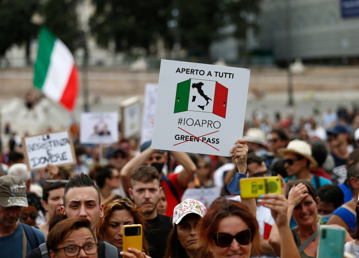 Arrestato il leader di “Io apro”: bancarotta. Era tra gli assalitori alla Cgil