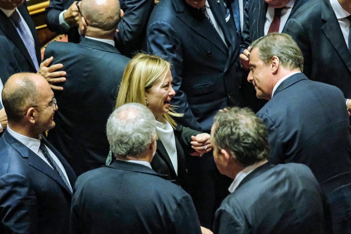 Calenda “affascinato da Meloni” agita il cdx. Ciriani: “Bene, semina zizzania”