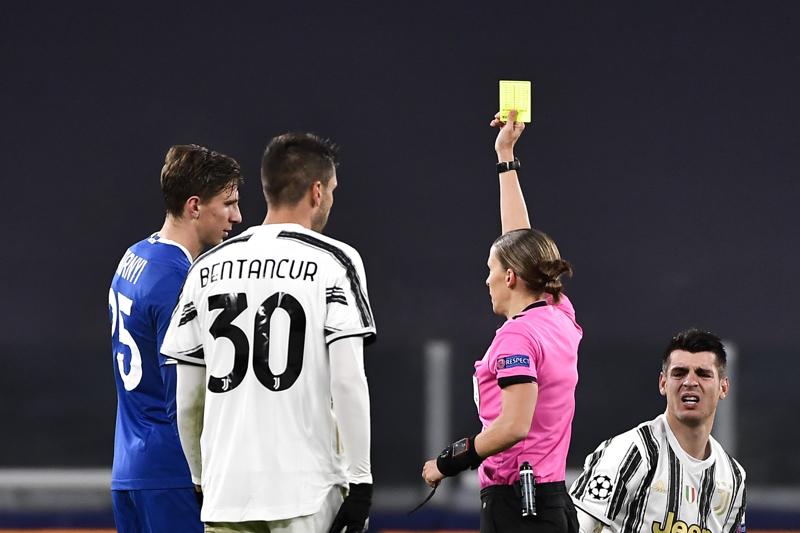 Chi è Stephanie Frappart, prima donna arbitro ai Mondiali: Costa Rica-Germania storica a Qatar 2022