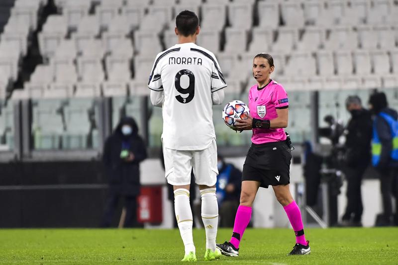 Chi è Stephanie Frappart, prima donna arbitro ai Mondiali: Costa Rica-Germania storica a Qatar 2022