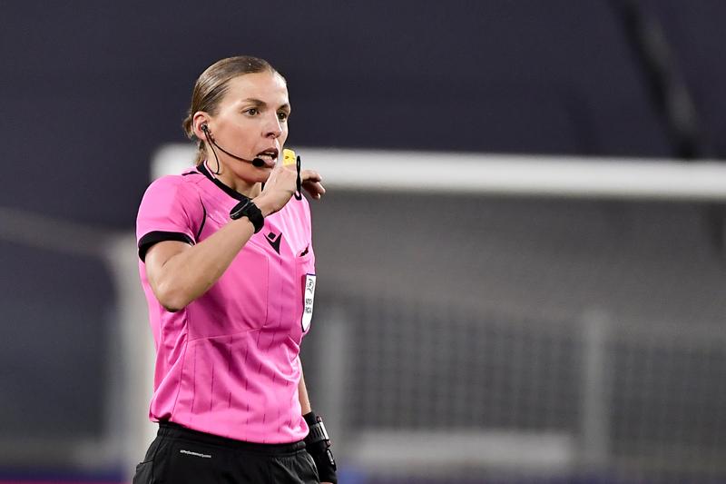 Chi è Stephanie Frappart, prima donna arbitro ai Mondiali: Costa Rica-Germania storica a Qatar 2022