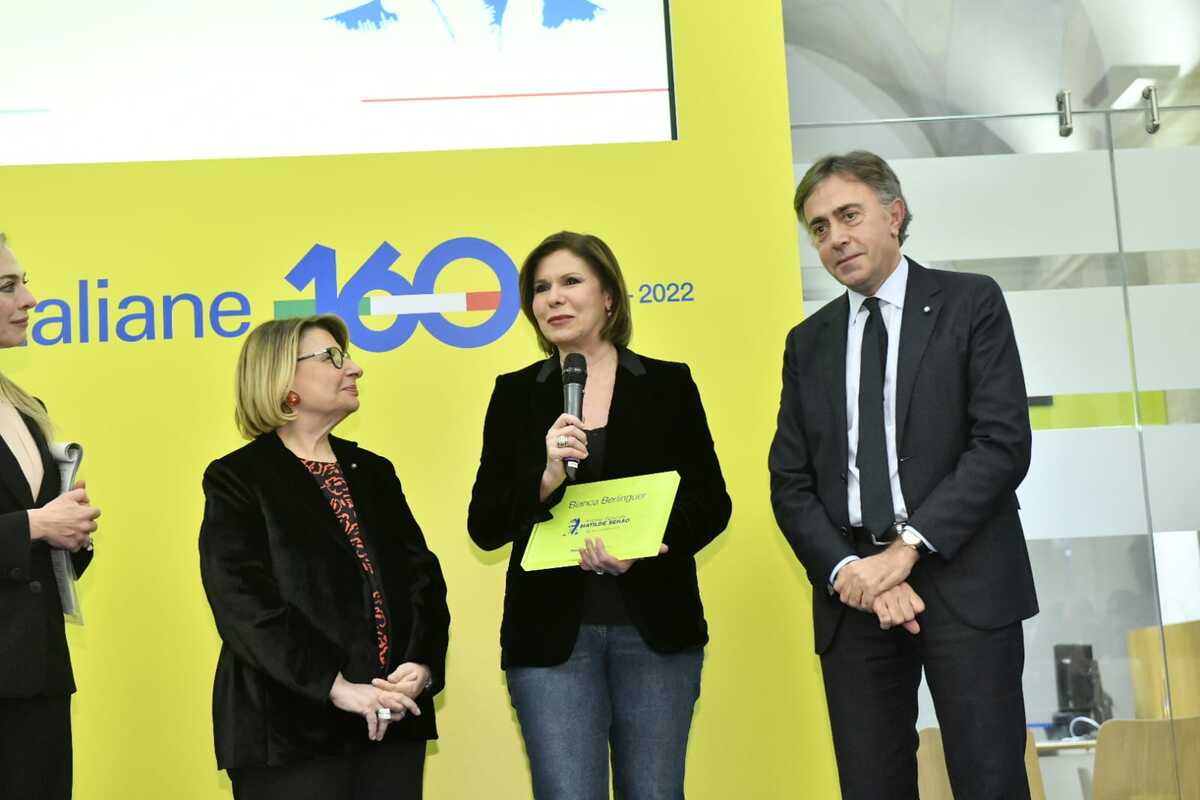 Poste Italiane, consegnato il Premio Speciale Matilde Serao