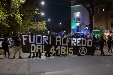 Torino corteo di manifestanti per Cospito. Chiesto l’ergastolo per l’anarchico