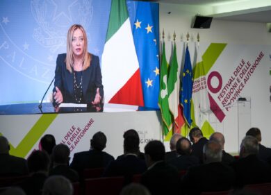 Autonomia, Fontana: “Ridefinire i compiti tra gli enti”