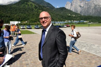 Prada, Andrea Guerra sarà il ceo. Pronta la transizione verso Bertelli jr.