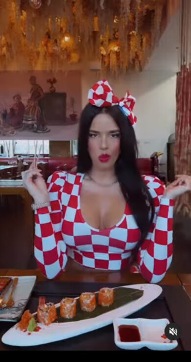 Ivana Knoll festa: Giappone ko? Si fa un sushi prima di Croazia-Brasile..