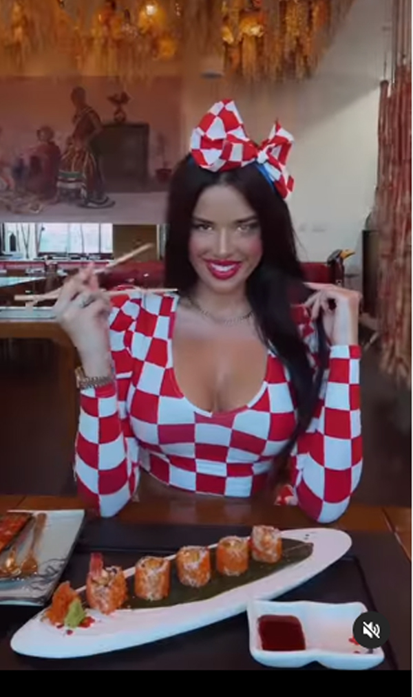 Ivana Knoll festa: Giappone ko? Si fa un sushi prima di Croazia-Brasile..
