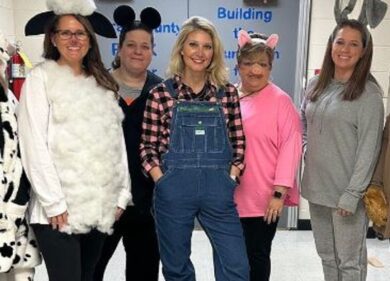 Preside offre alcol agli studenti e “si imbosca” con un alunno. Arrestata