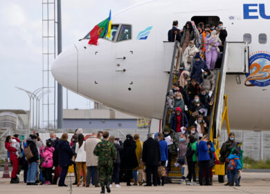 Ucraina, l’Italia dà i soldi ai profughi: ma è alla canna del gas. I dati choc