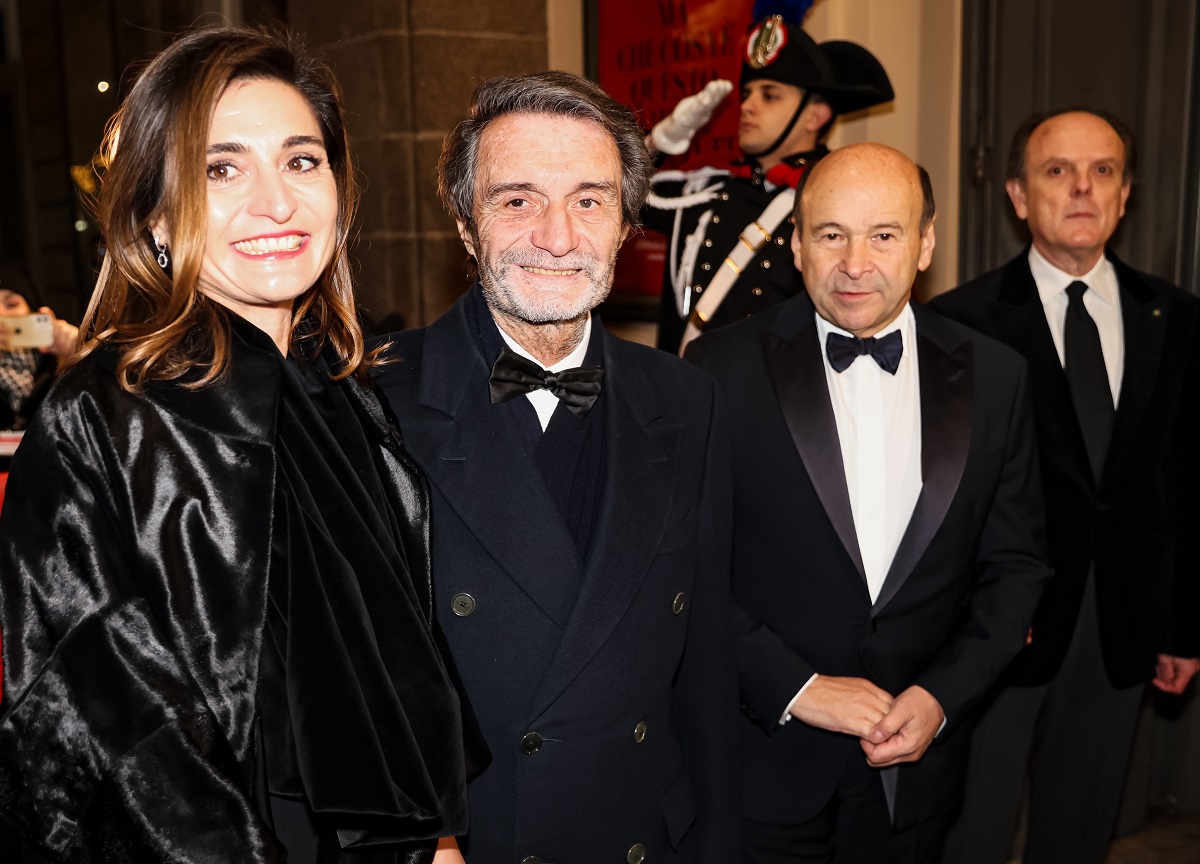 Scala, la prima volta di Giorgia Meloni. Applausi per Segre e Mattarella. FOTO Scala, la prima volta di Giorgia Meloni. Applausi per Segre e Mattarella. FOTO