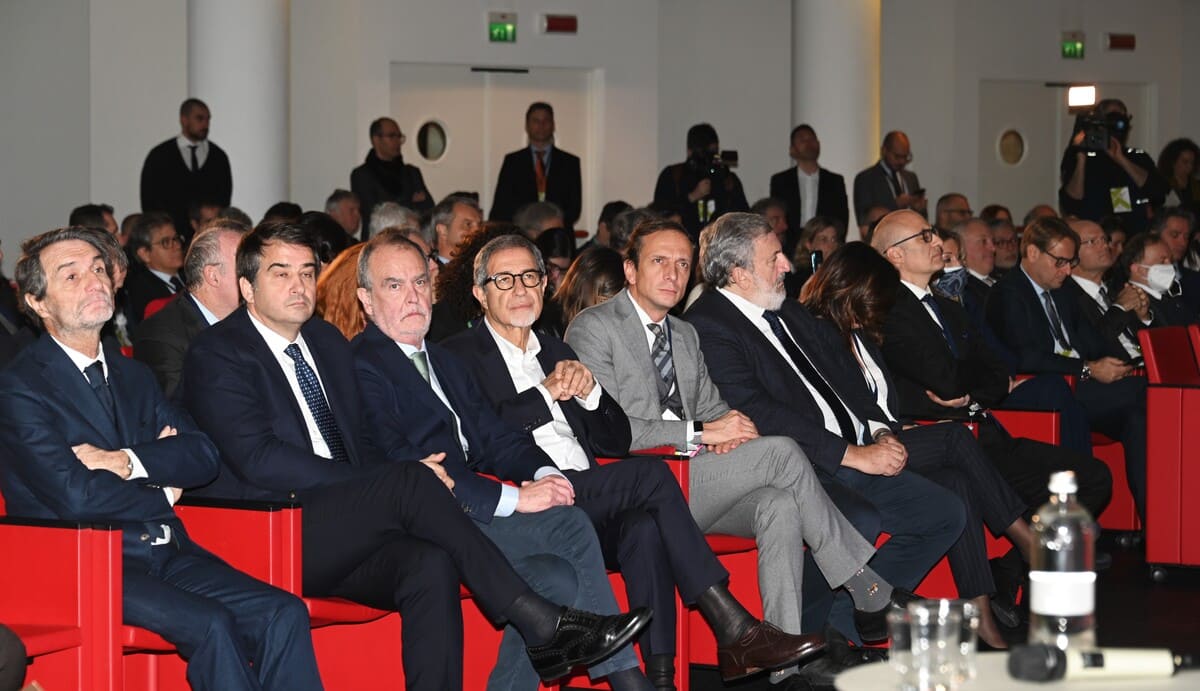 L’Italia delle Regioni le sfide del futuro uniti a Milano. L’Italia delle Regioni le sfide del futuro uniti a Milano.