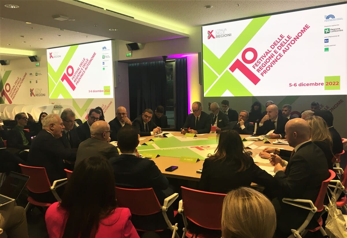 L’Italia delle Regioni le sfide del futuro uniti a Milano. L’Italia delle Regioni le sfide del futuro uniti a Milano.