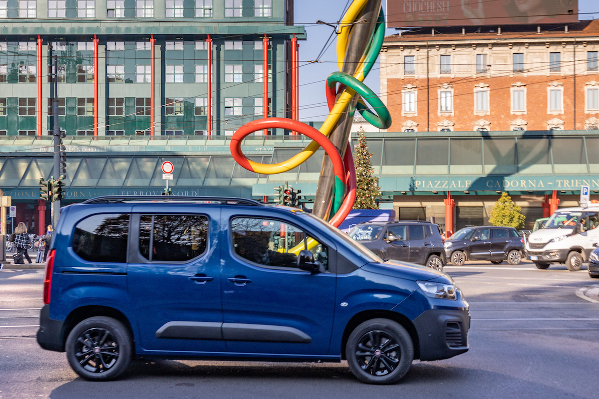Debutta la quinta generazione di Doblo, anche elettrico Debutta la quinta generazione di Doblo, anche elettrico
