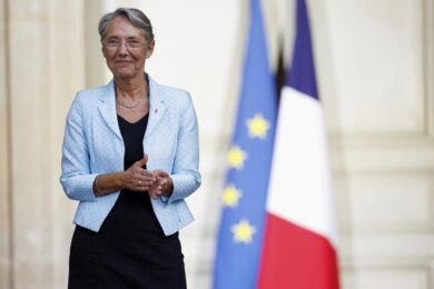 Bonus carburante di 100 euro per il 2023: così la Francia sfida la crisi