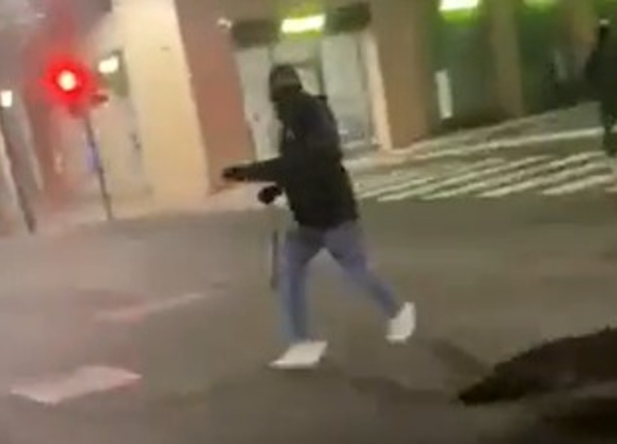 Verona, agguato dell’estrema destra ai tifosi del Marocco che festeggiavano Verona, agguato dell’estrema destra ai tifosi del Marocco che festeggiavano