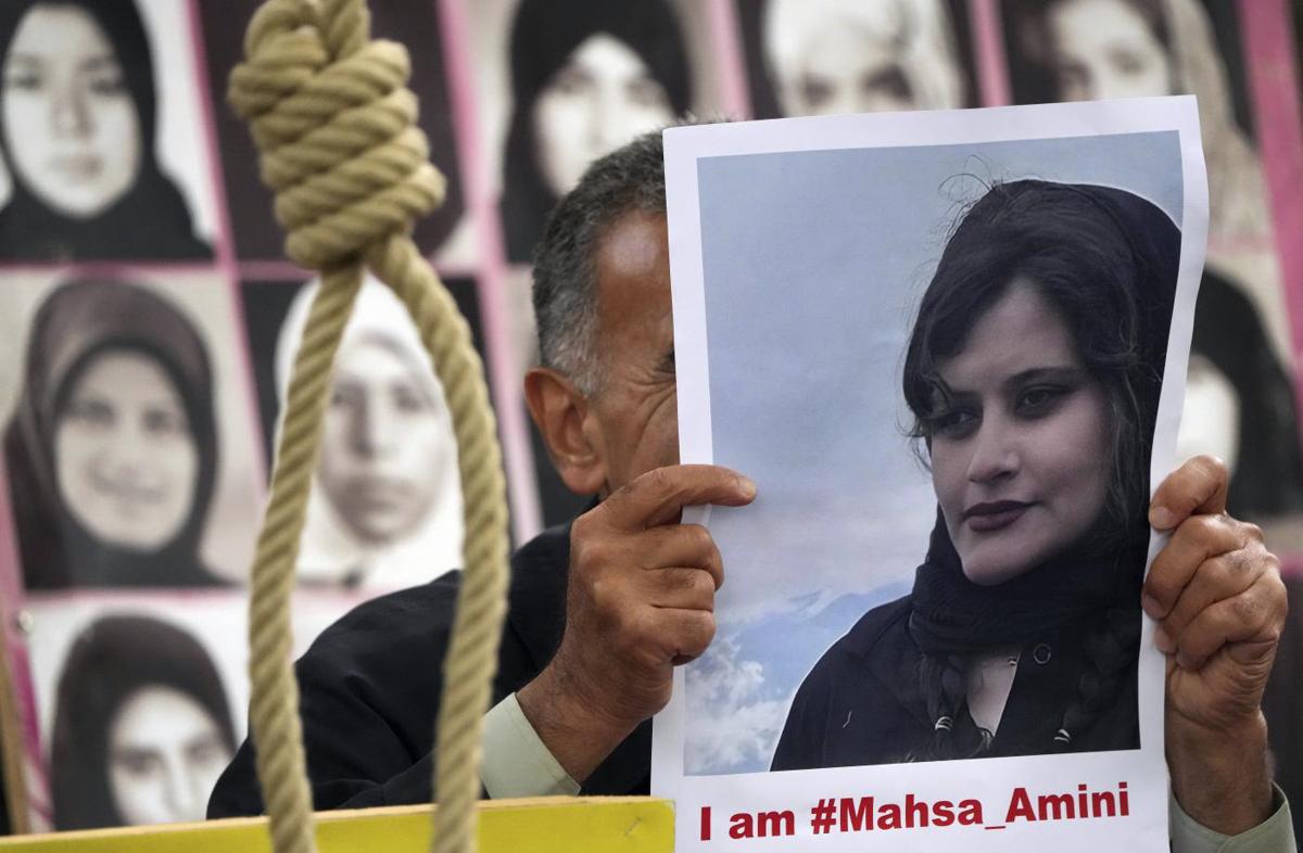 Iran, donne affamate di libertà: Time le incorona eroi dell’anno 2022 Iran, donne affamate di libertà: Time le incorona eroi dell’anno 2022