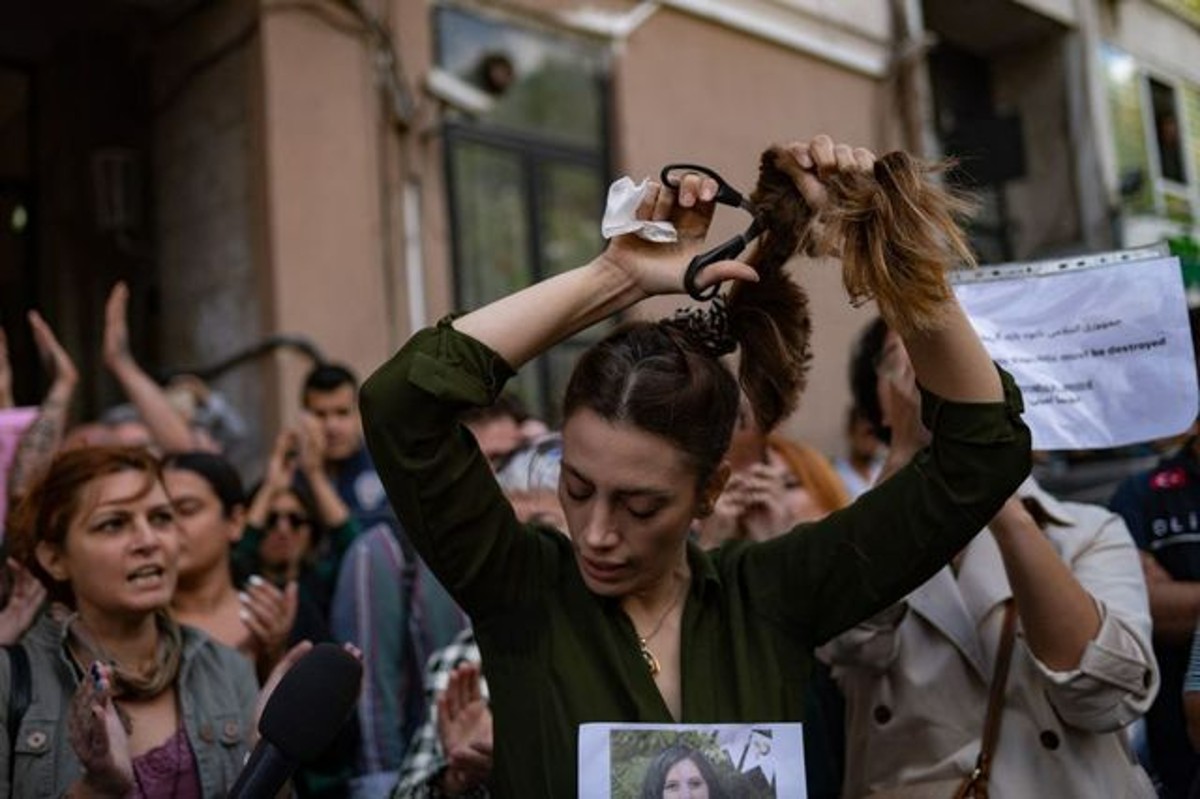 Iran, donne affamate di libertà: Time le incorona eroi dell’anno 2022 Iran, donne affamate di libertà: Time le incorona eroi dell’anno 2022