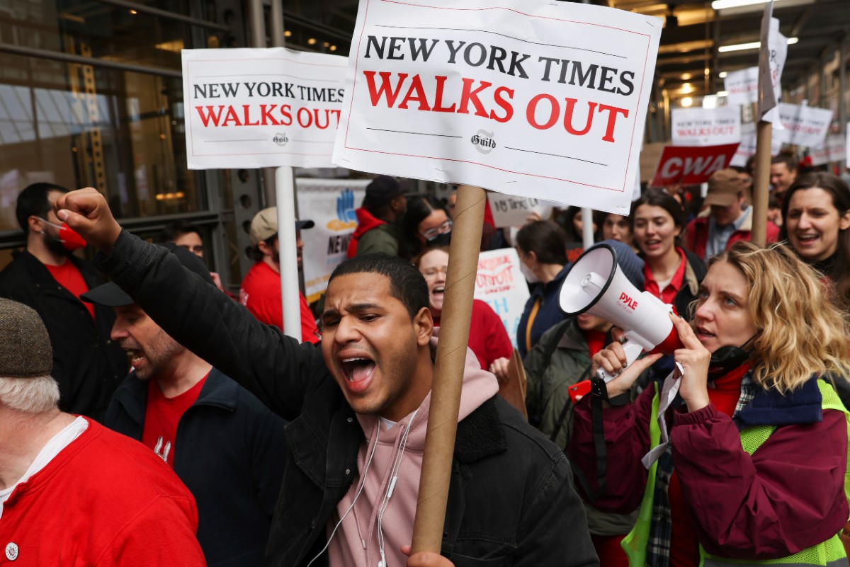 New York Times, sciopero di massa dei giornalisti: non succedeva da 40 anni New York Times, sciopero di massa dei giornalisti: non succedeva da 40 anni