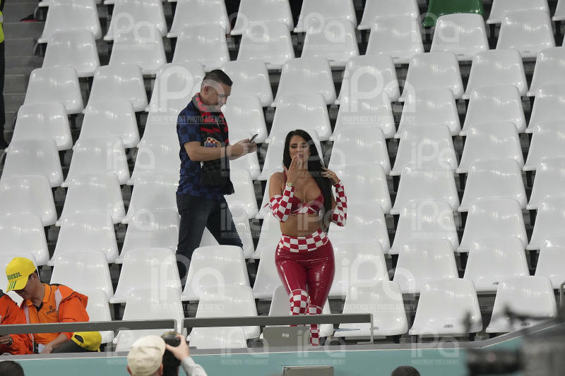 Ivana Knoll (balletto sensuale) e Neymar: le 2 facce di Croazia-Brasile. Foto Ivana Knoll (balletto sensuale) e Neymar: le 2 facce di Croazia-Brasile. Foto