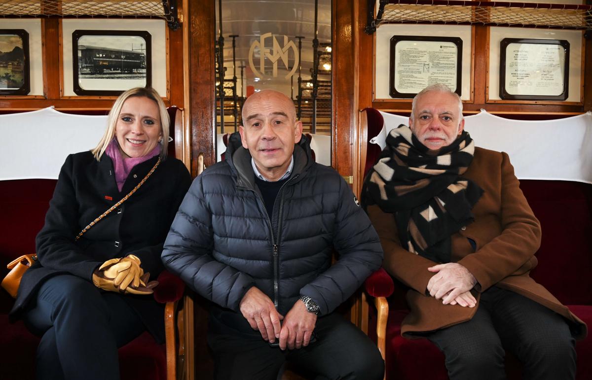 Il treno storico FNM per gli auguri di Natale Il treno storico FNM per gli auguri di Natale