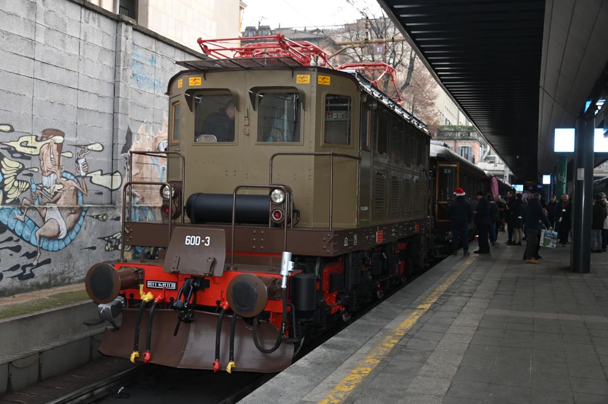 Il treno storico FNM per gli auguri di Natale Il treno storico FNM per gli auguri di Natale