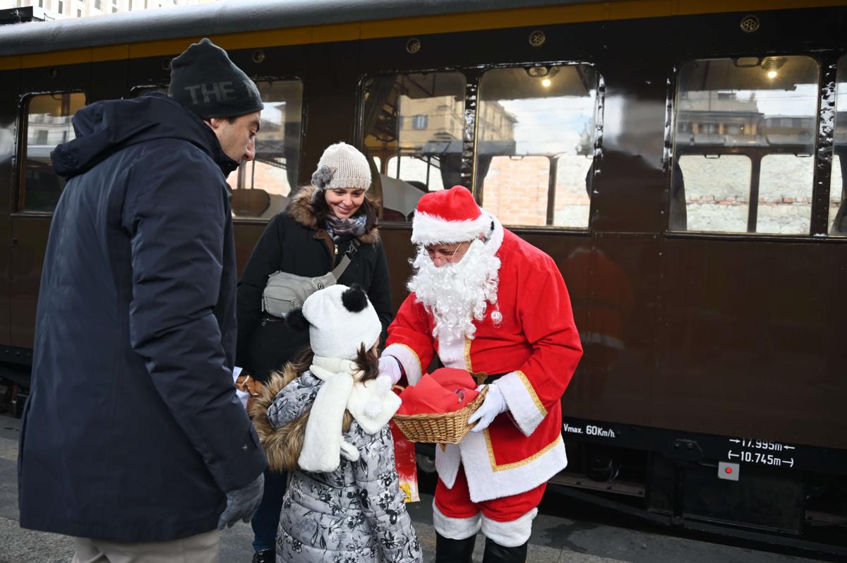 Il treno storico FNM per gli auguri di Natale Il treno storico FNM per gli auguri di Natale