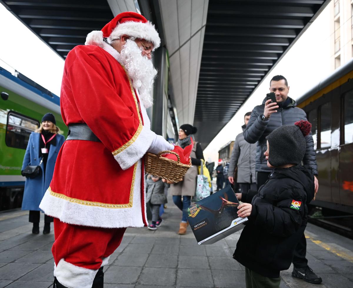 Il treno storico FNM per gli auguri di Natale Il treno storico FNM per gli auguri di Natale