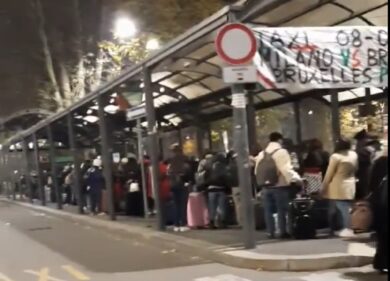 Milano, in coda al gelo per un taxi. Lucarelli: “Vicenda paradossale”