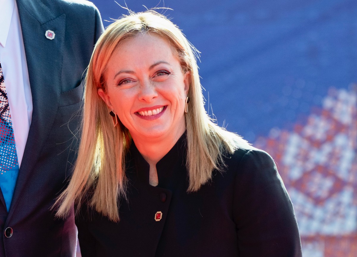 Roma, FdI festeggia i suoi primi 10 anni, con Meloni, Osho e Cristina D’Avena