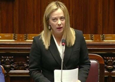 Armi all’Ucraina, Meloni incassa ok da Camere. Critiche a Ue su tetto al gas