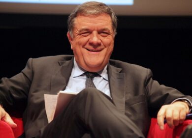 D’Alema, il petrolio col Qatar e i guai del fedele Panzeri. Imbarazzo a sx