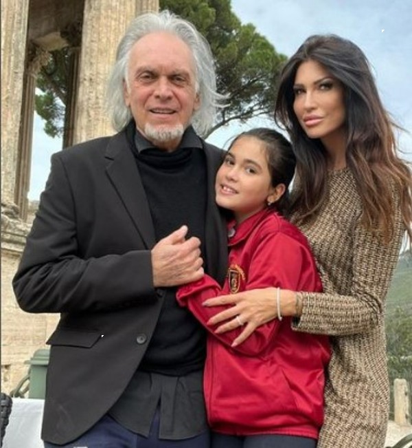 Grande Fratello Vip, Riccardo Fogli rischia la squalifica per una bestemmia Grande Fratello Vip, Riccardo Fogli rischia la squalifica per una bestemmia