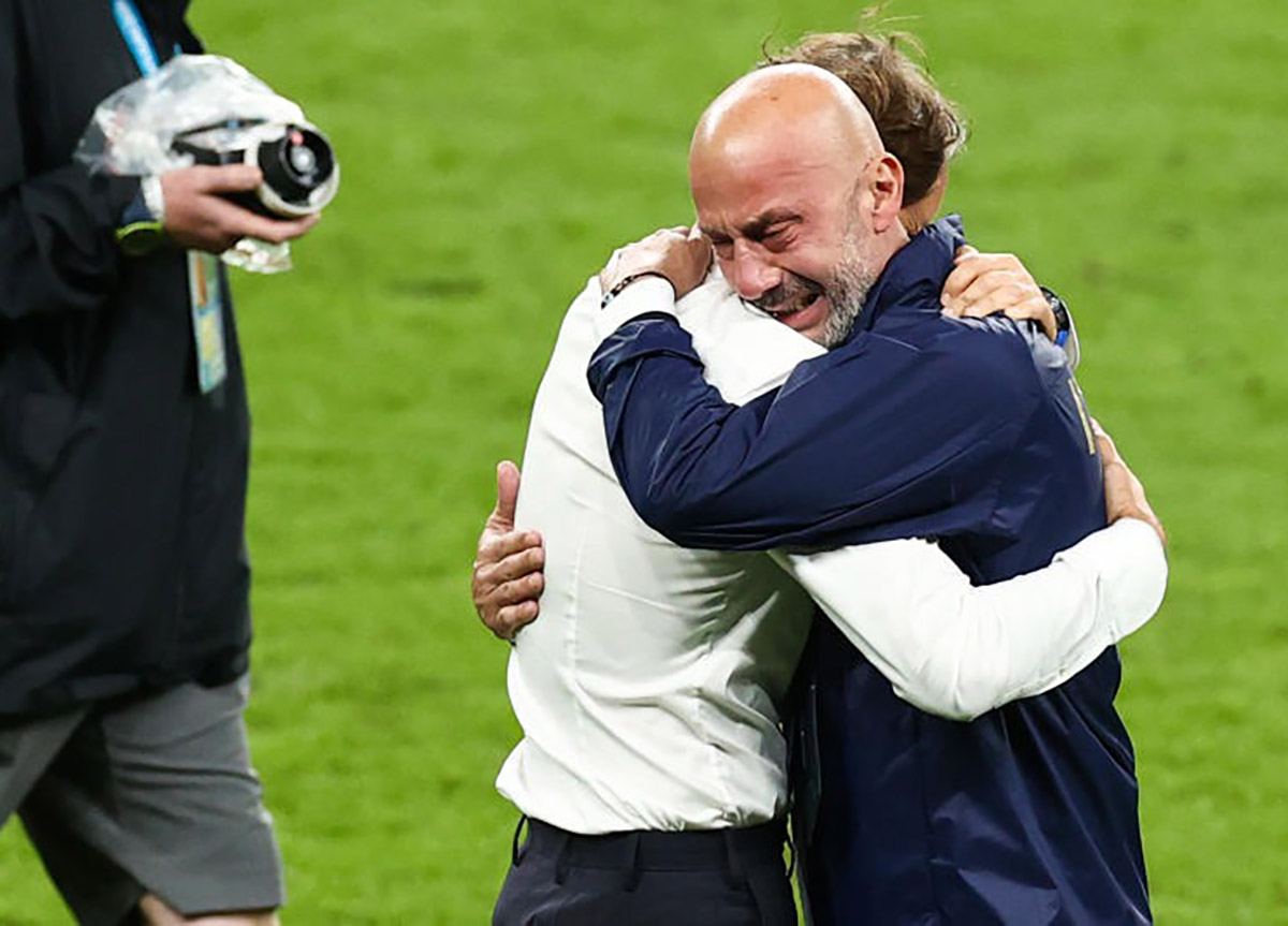 Vialli lascia la nazionale per curarsi: “Devo superare questa fase” Vialli lascia la nazionale per curarsi: “Devo superare questa fase”