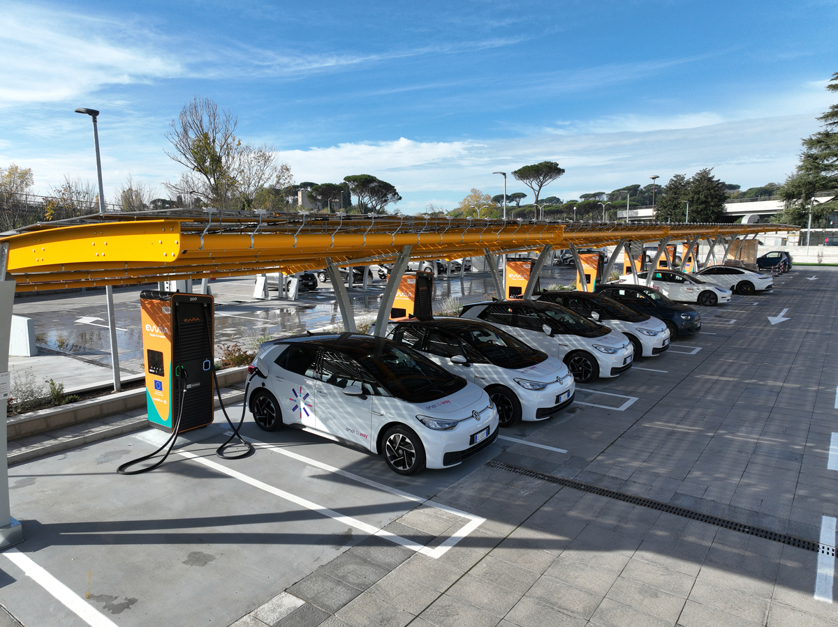 Enel X Way e Volkswagen, lanciata la joint venture ‘Ewiva’ Enel X Way e Volkswagen, lanciata la joint venture ‘Ewiva’