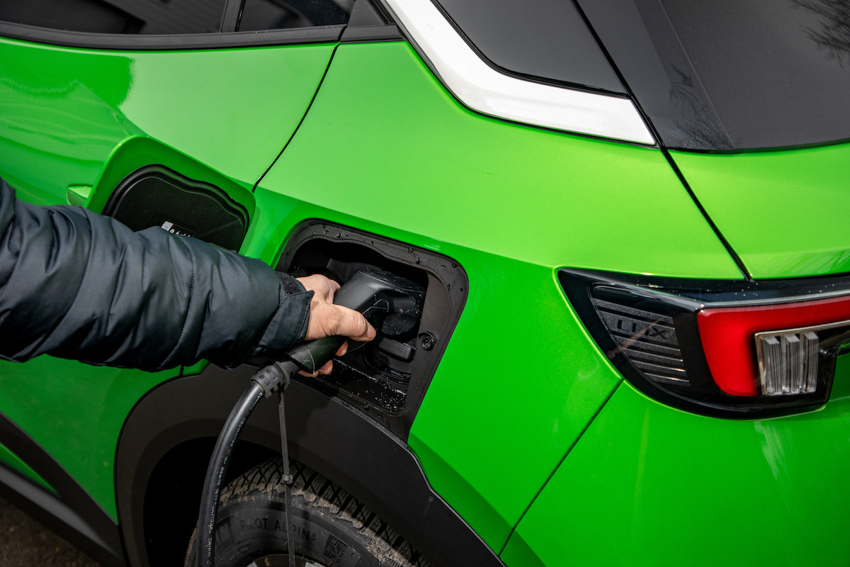 Opel: Mokka-e diventa Opel Mokka Electric, autonomia di 406 KM in (WLTP)